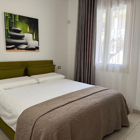 De Luxe Apartments Eden Сирмионе Экстерьер фото