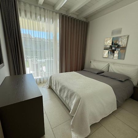 De Luxe Apartments Eden Сирмионе Экстерьер фото