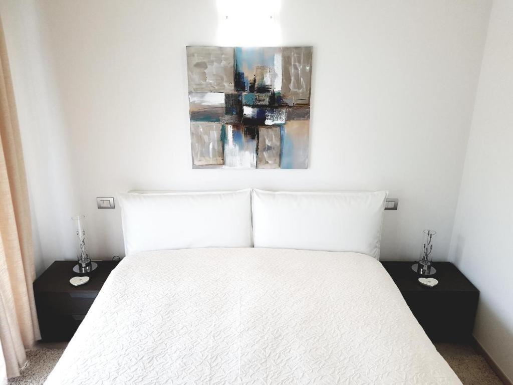 De Luxe Apartments Eden Сирмионе Экстерьер фото