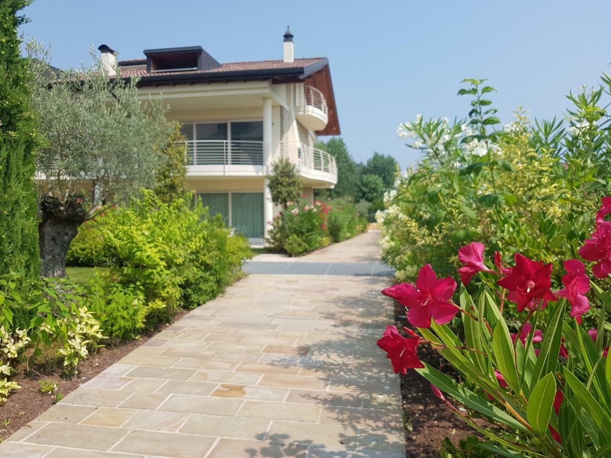 De Luxe Apartments Eden Сирмионе Экстерьер фото